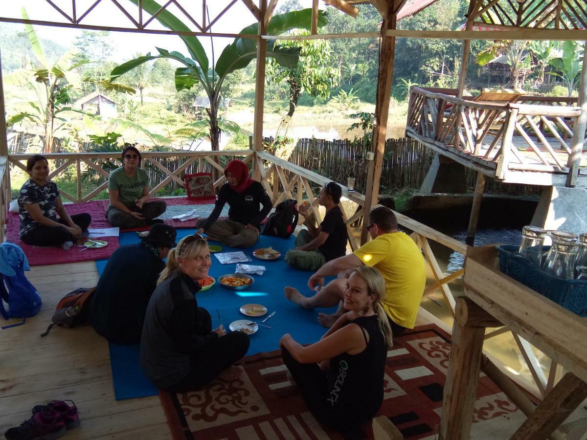 De Salak Homestay Богор Экстерьер фото